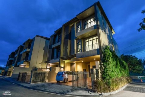 Townhouse in Hua Hin, Thailand 3 bedrooms № 133035 - photo 1