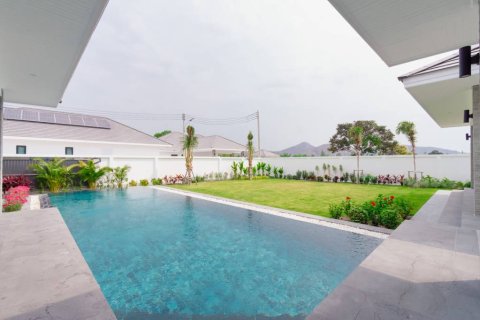 Villa in Hua Hin, Thailand 4 bedrooms № 144412 - photo 2