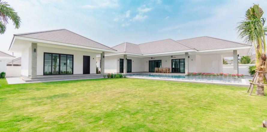 Villa in Hua Hin, Thailand 4 bedrooms № 144412