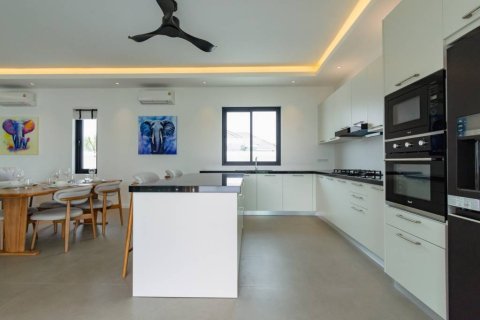 Villa in Hua Hin, Thailand 4 bedrooms № 144412 - photo 9