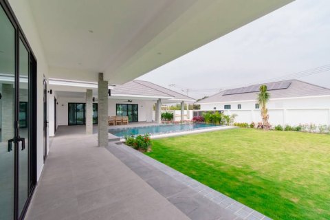 Villa in Hua Hin, Thailand 4 bedrooms № 144412 - photo 3