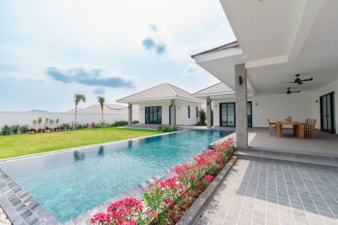 Villa in Hua Hin, Thailand 4 bedrooms № 144412 - photo 4