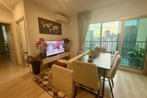 Кондоминиум с 2 спальнями в Хуай Кванге, Бангкок, Таиланд № 144408 - фото 1