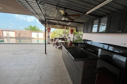House in Pattaya, Thailand 6 bedrooms № 123563 - photo 7