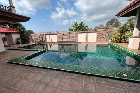 House in Pattaya, Thailand 6 bedrooms № 123563 - photo 4