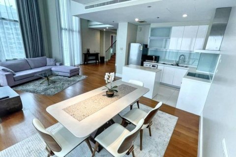 Дуплекс в Бангкоке, Таиланд с 3 спальнями № 132793 - фото 3