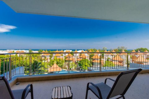 Condo in Cha-am, Thailand, 2 bedrooms  № 115773 - photo 1