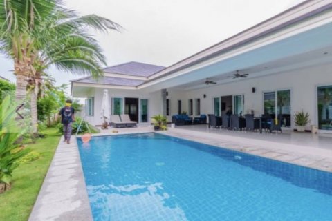 Villa in Cha-am, Thailand 3 bedrooms № 132670 - photo 1
