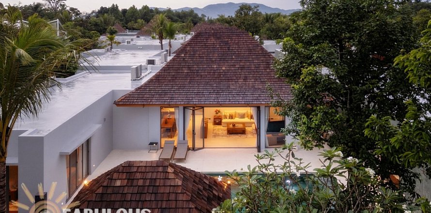Villa in Phuket, Thailand 3 bedrooms № 124315