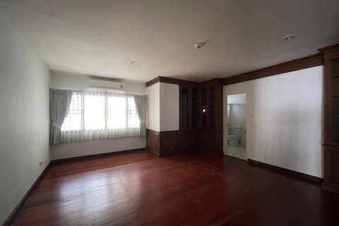 Condo in Watthana, Bangkok, Thailand, 4 bedrooms  № 124041 - photo 20