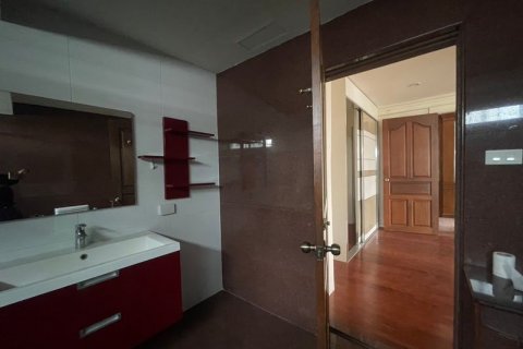 Condo in Watthana, Bangkok, Thailand, 4 bedrooms  № 124041 - photo 18