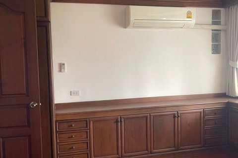 Condo in Watthana, Bangkok, Thailand, 4 bedrooms  № 124041 - photo 13