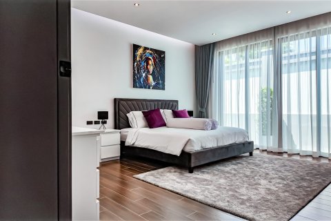 House in Pattaya, Thailand 6 bedrooms № 126933 - photo 24
