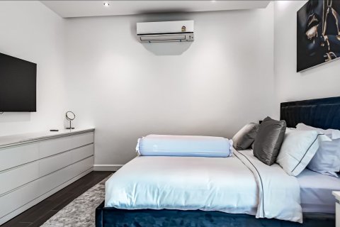 House in Pattaya, Thailand 6 bedrooms № 126933 - photo 27