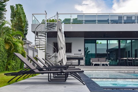 House in Pattaya, Thailand 6 bedrooms № 126933 - photo 4