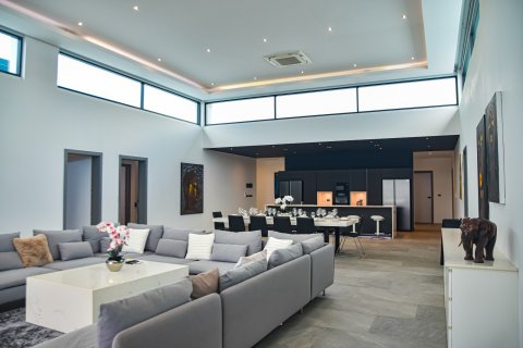 House in Pattaya, Thailand 6 bedrooms № 126933 - photo 13