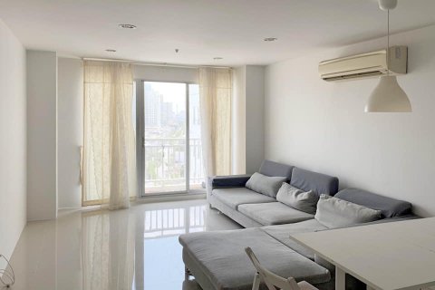 Condo in Phra Khanong, Bangkok, Thailand, 2 bedrooms № 143727 - photo 1