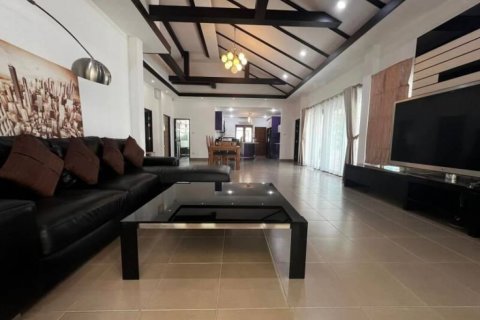 House in Pattaya, Thailand 5 bedrooms № 105021 - photo 2