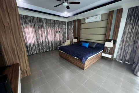 House in Pattaya, Thailand 5 bedrooms № 105021 - photo 7