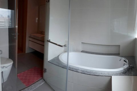 Condo in Bangkok, Thailand, 3 bedrooms  № 144183 - photo 13