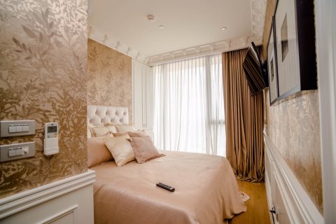 Condo in Bangkok, Thailand, 3 bedrooms  № 144181 - photo 12