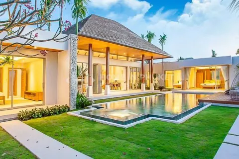 House in Phuket, Thailand 3 bedrooms № 131076 - photo 1