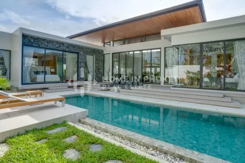 House in Phuket, Thailand 3 bedrooms № 131077 - photo 1