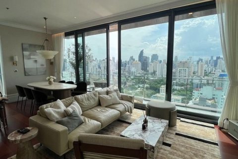Condo in Watthana, Bangkok, Thailand, 3 bedrooms  № 123928 - photo 1