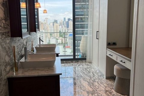 Condo in Watthana, Bangkok, Thailand, 3 bedrooms  № 123928 - photo 10