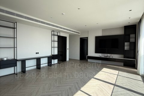 Кондоминиум с 3 спальнями в Кхлонг Сане, Бангкок, Таиланд № 123929 - фото 1