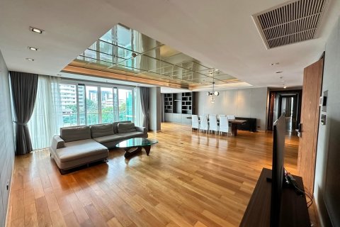 Condo in Khlong Toei, Bangkok, Thailand, 5 bedrooms  № 123923 - photo 1