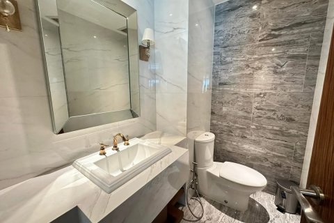 Condo in Khlong Toei, Bangkok, Thailand, 5 bedrooms  № 123923 - photo 9