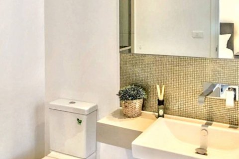 Condo in Bangkok, Thailand, 2 bedrooms  № 119767 - photo 9