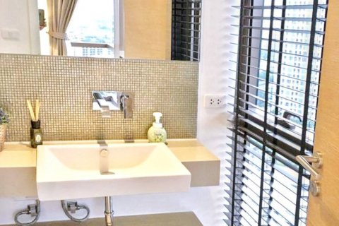 Condo in Bangkok, Thailand, 2 bedrooms  № 119767 - photo 8