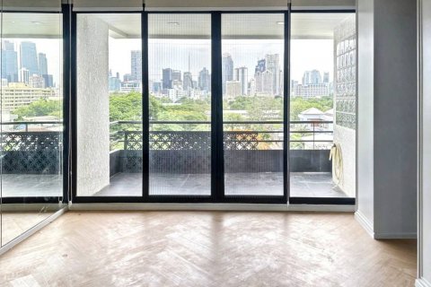 Condo in Bangkok, Thailand, 2 bedrooms № 133043 - photo 6