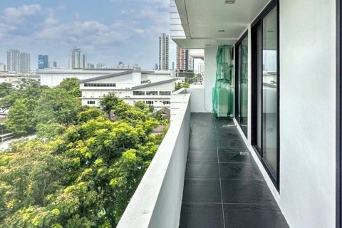 Condo in Bangkok, Thailand, 2 bedrooms № 133043 - photo 3