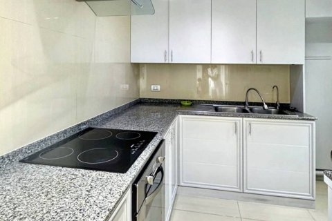 Condo in Bangkok, Thailand, 2 bedrooms № 133043 - photo 9