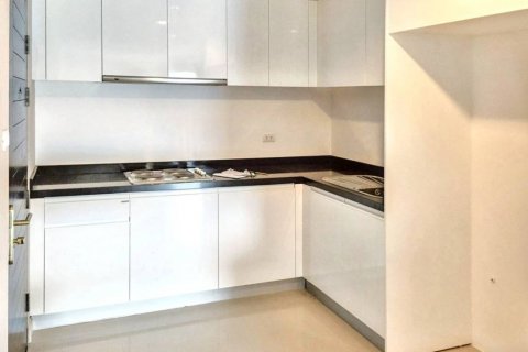 Condo in Huai Khwang, Bangkok, Thailand, 2 bedrooms  № 133045 - photo 9