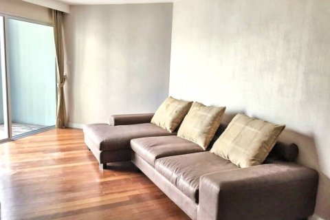 Condo in Huai Khwang, Bangkok, Thailand, 2 bedrooms  № 133045 - photo 3