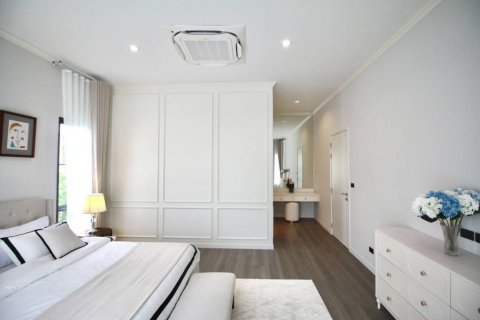 House in Bang Phli Yai, Thailand 5 bedrooms № 133049 - photo 8