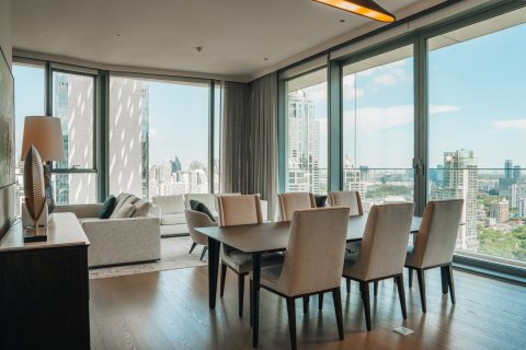 Condo in Bangkok, Thailand, 2 bedrooms  № 121205 - photo 1