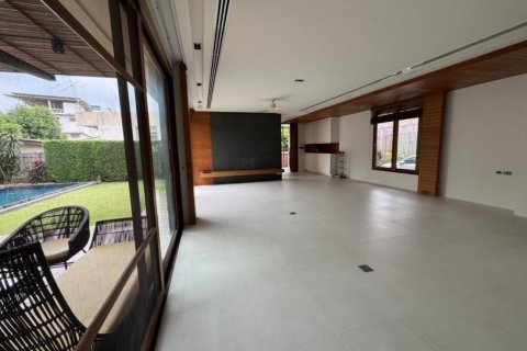 House in Bangkok, Thailand 4 bedrooms № 110940 - photo 14