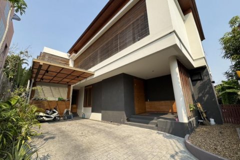 House in Bangkok, Thailand 4 bedrooms № 110940 - photo 6