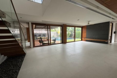 House in Bangkok, Thailand 4 bedrooms № 110940 - photo 15