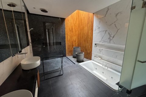 House in Bangkok, Thailand 4 bedrooms № 110940 - photo 21