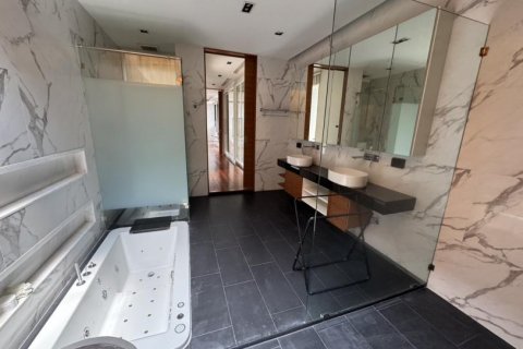 House in Bangkok, Thailand 4 bedrooms № 110940 - photo 17