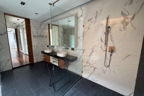 House in Bangkok, Thailand 4 bedrooms № 110940 - photo 18