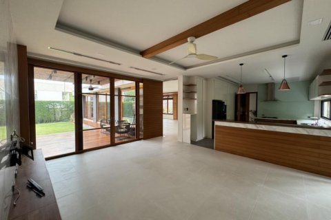 House in Bangkok, Thailand 4 bedrooms № 110940 - photo 8