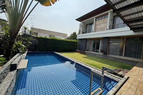 House in Bangkok, Thailand 4 bedrooms № 110940 - photo 2
