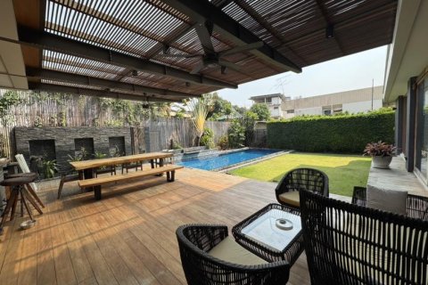 House in Bangkok, Thailand 4 bedrooms № 110940 - photo 3